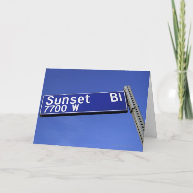 Tarjeta Muestra del bulevar de la puesta del sol contra un (Anverso)