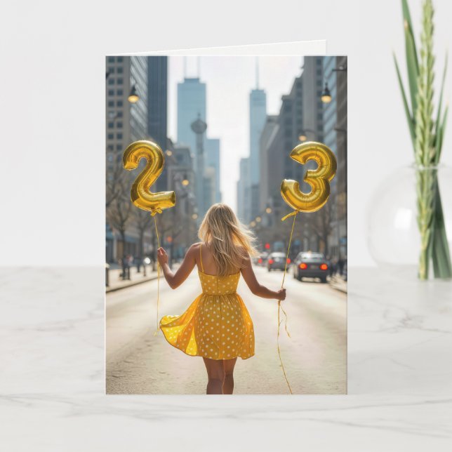Tarjeta Mujer De Chicago Con Globos De Cumpleaños (Anverso)
