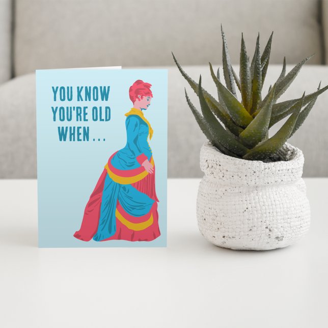 Tarjeta Mujer de moda retro divertida en bullicioso vestid (Subido por el creador)