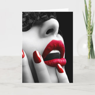 Tarjeta Mujer hermosa con la máscara negra del cordón