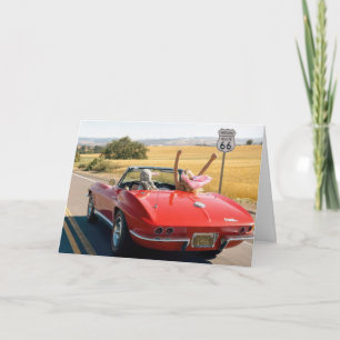 Tarjeta Mujeres en su cumpleaños en un Corvette Rojo 1966