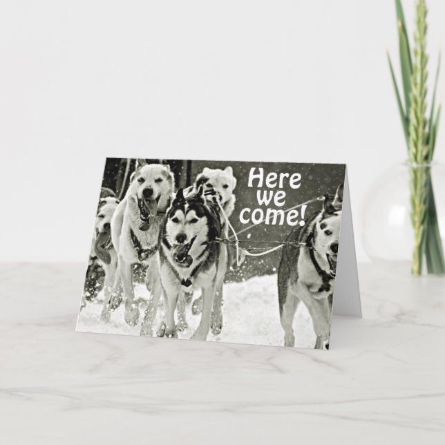 TARJETA MUSHERS DICE QUE AQUÍ VAMOS HERMANO EN SU CUMPLEAÑ (Anverso)