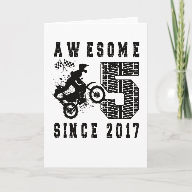 Tarjeta Nacido en 2017 5.º regalo de cumpleaños, niño en b (Anverso)