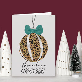 Tarjeta Navidades de Leopard Print Bauble Green Bow Boujee