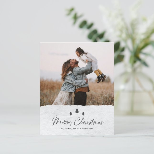 Tarjeta navideña de fotos de Budget Rustic Merry C (Anverso de pie)
