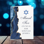 Tarjeta Navy Blue Gold Mazel Tov Bar Personalizado Mitzvah<br><div class="desc">Elegante ágata azul marino y oro decora el lado de esta moderna carta de felicitaciones fiesta Bar Mitzvah. ¡Mazel Tov! Personalizar bajo la Estrella de David. Perfecta tarjeta de saludo personalizada para una moda,  elegante familia judía celebrando a un niño que fue llamado a la Torá.</div>