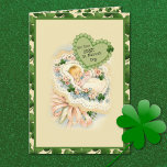 Tarjeta Nene First St. Patrick's Day Card Vintage<br><div class="desc">Darling,  imagen vintage de un pequeño bebé rodeado de flores y rocas de champú,  perfecta para el primer Día de San Patricio de un bebé. Se puede modificar el versículo interior.</div>