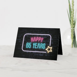 Tarjeta Neon 65th Birthday Marquee On Brick Card
