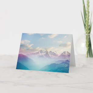 Tarjeta Niebla matutina en un valle alpino