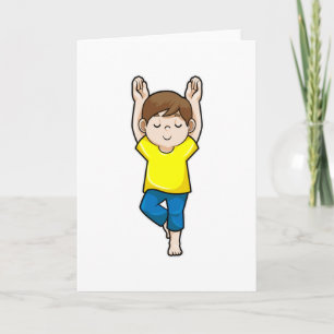 Tarjeta Niño en ejercicios de estiramiento de yoga