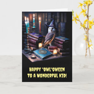 Tarjeta Niños felices Halloween Lechuza mágica y libros Ve