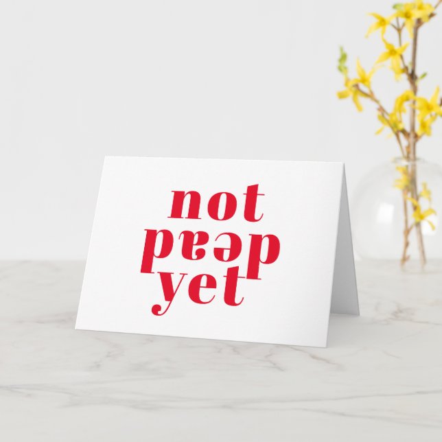 Tarjeta ¡No muerto todavía! Divertido aniversario de cánce (flor amarilla)