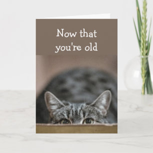 Tarjeta Now that You're Old Birthdays Sneak up Cat Pounce