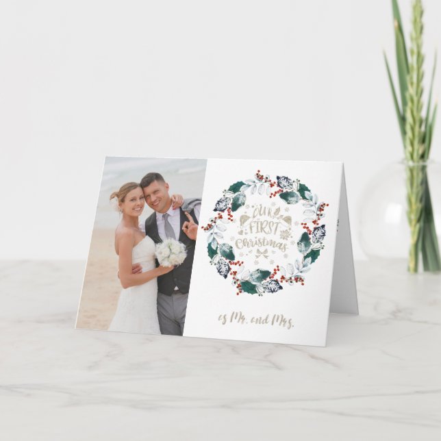 Tarjeta Nuestros primeros Navidades como Sr. y Sra. Wreath (Anverso)