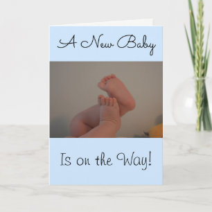 Tarjeta Nuevo bebé niño Pies de bebé lindos Sonajero azul