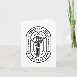 Tarjeta Nunca demasiado tarde para el surfista de esquelet