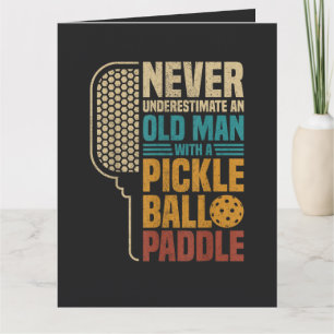 Tarjeta Nunca Subestimes a un Hombre Mayor con un Pickleba