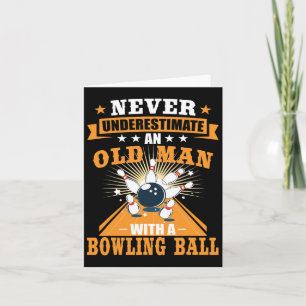 Tarjeta Nunca subestimes el Bowling de los hombres de la v