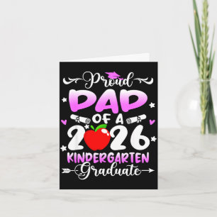 Tarjeta Orgulloso papá de graduado de kínder de 2026 fiest