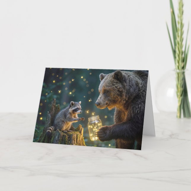Tarjeta Oso de cumpleaños con mapache y luciérnagas (Anverso)