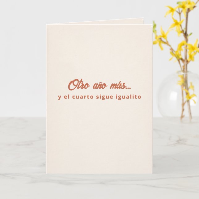 Tarjeta Otro Año y El Cuarto Igualito Cumpleaños (flor amarilla)