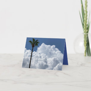 Tarjeta Palmera Solitaria en Nubes