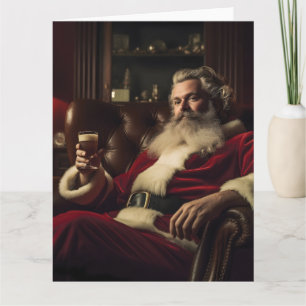 Tarjeta Papá Noel disfrutando de una bebida festiva 