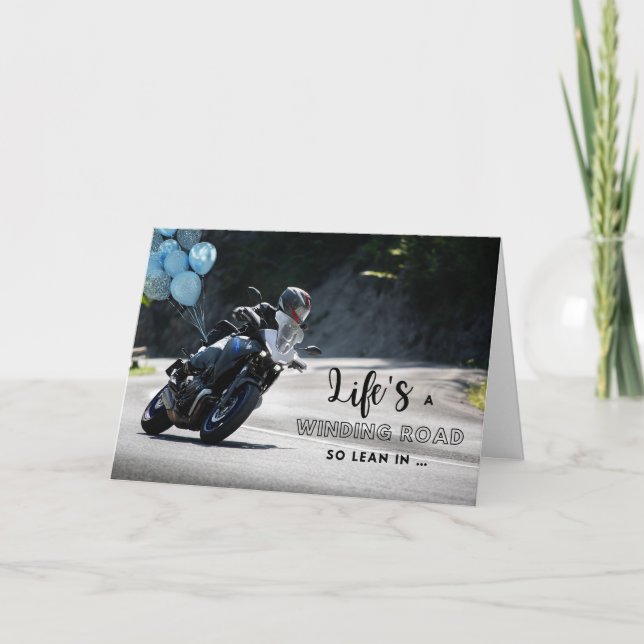 Tarjeta Para él, cumpleaños temido en motocicleta en curva (Anverso)