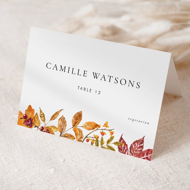 Tarjeta para elegir el lugar de la comida de la bo (Customizable Fall Wedding Place Card with Meal Choice featuring Watercolor Autumn Foliage)