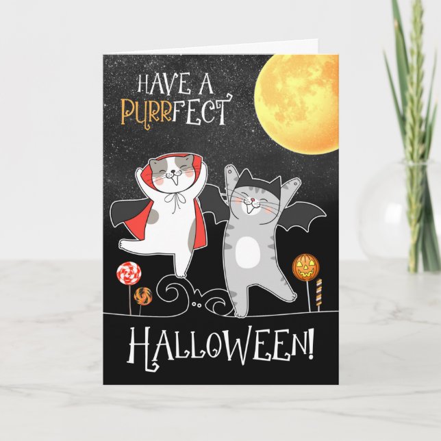Tarjeta para niños Halloween gatos divertidos en disfraces (Anverso)