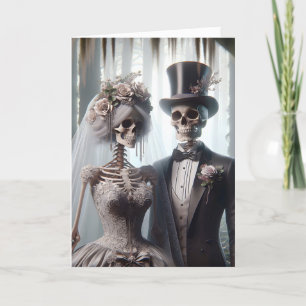 Tarjeta Pareja de boda de Halloween en bosque espeluznante