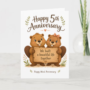 Tarjeta Pareja de castores marrones adorables quinto anive