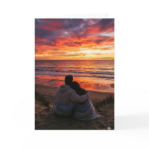 Pareja en el océano al atardecer - San Valentín, a