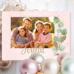 Tarjeta Pastel de aire rosado, foto tradicional de estilo<br><div class="desc">Esta tarjeta de vacaciones tiene un rosa claro y un eucalipto que se siente claro y aireado. Una buena manera de mostrar una foto de vacaciones o una foto de clima cálido. Personalizar su mensaje,  fotografía y nombre de la familia</div>