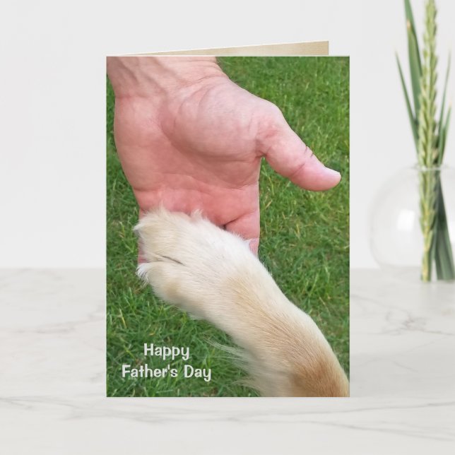 Tarjeta Pata de perro del Día del Padre en la mano del hom (Anverso)