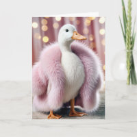 Pato de cumpleaños con un abrigo de pieles rosados