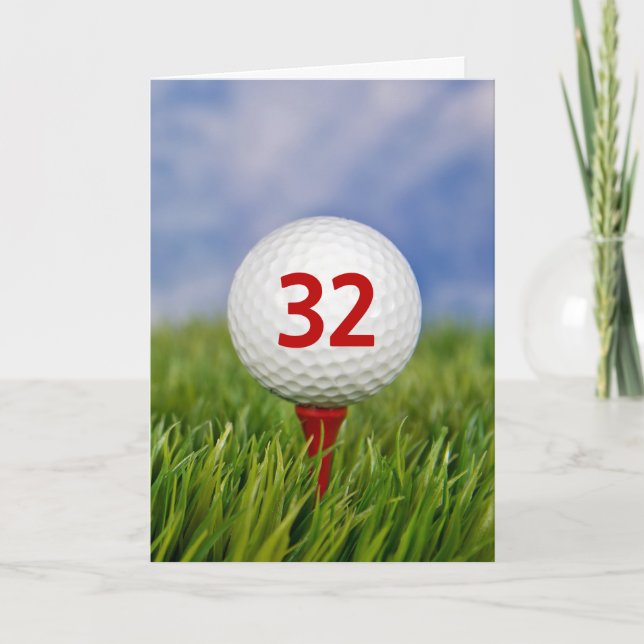 Tarjeta Pelota de golf para cumpleaños 32 sobre Tee rojo (Anverso)