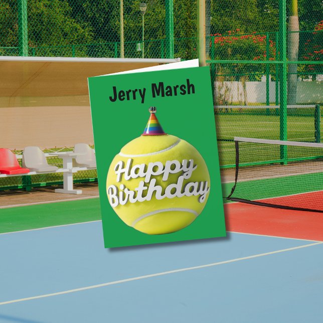 Tarjeta Pelota de tenis con sombrero de cumpleaños feliz c (Subido por el creador)