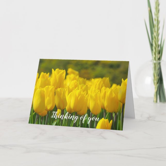 Tarjeta Pensando en la simpatía floral moderna amarilla (Anverso)