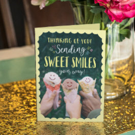 Tarjeta Pensando en ti, enviando dulces sonrisas