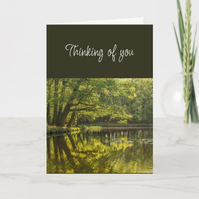 Tarjeta Pensando en ti, hermoso bosque de árboles de agua  (Anverso)