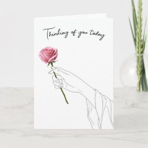 Tarjeta Pensando en Ti Mano Sosteniendo una Rosa Rosa