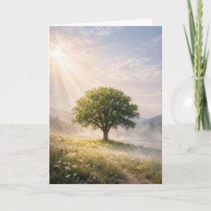 Tarjeta Pensando en Ti Solitario Árbol Verde con Rayos de