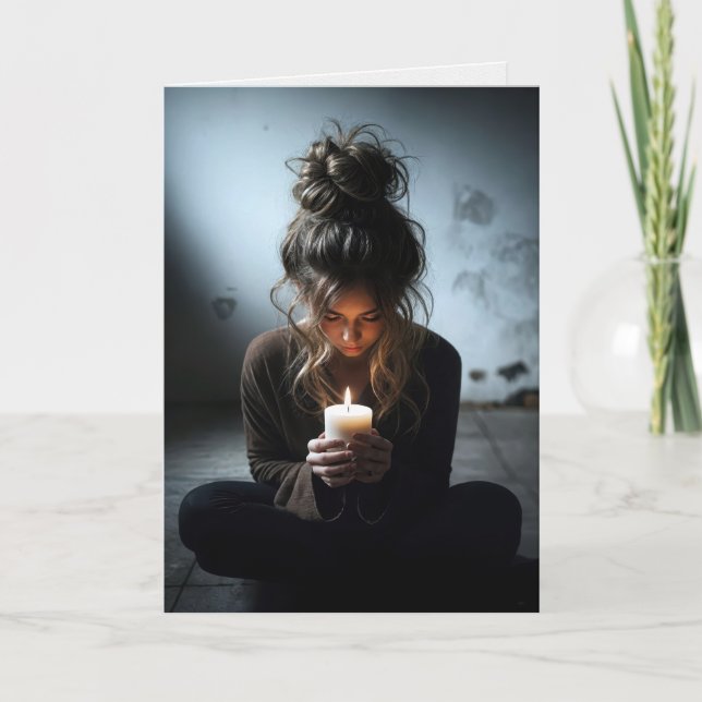Tarjeta Pensar en ti Chica en una habitación oscura (Anverso)