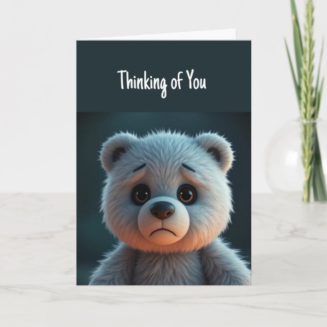 Tarjeta Pensar en ti me hace un oso de peluche triste (Anverso)