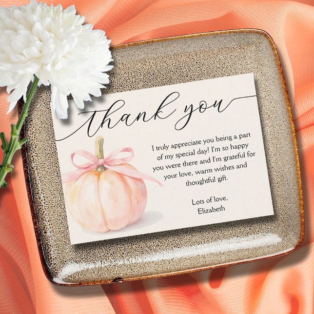 Tarjeta Pequeña Agradecimiento de Baby Shower de Pequeña Calabaza  (Pink ribbon and bow little pumpkin girl baby shower flat thank you note cards)