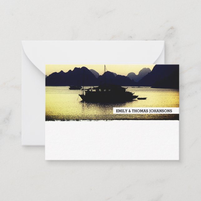 Tarjeta Pequeña Atardecer dorado, barcos de la bahía de Halong - V (Anverso)