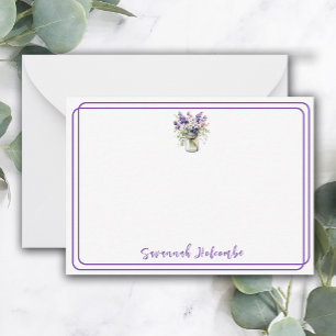 Tarjeta Pequeña Bouquet De Flores Púrpura De bonito En Una Llanura