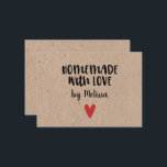 Tarjeta Pequeña Casero Con Amor Kraft Pequeña Empresa<br><div class="desc">Una tarjeta de nota personalizada "casera con amor" en un fondo color kraft. Hazlo tuyo añadiendo tu propio nombre. Un toque de bonito para todos tus regalos caseros. Volver está en blanco para escribir una pequeña nota. Excelente para un pequeño negocio. Diseñado para ti por Blackberry Boulevard.</div>