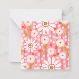 Tarjeta Pequeña Daisies sobre un fondo rayado rosado Rosa